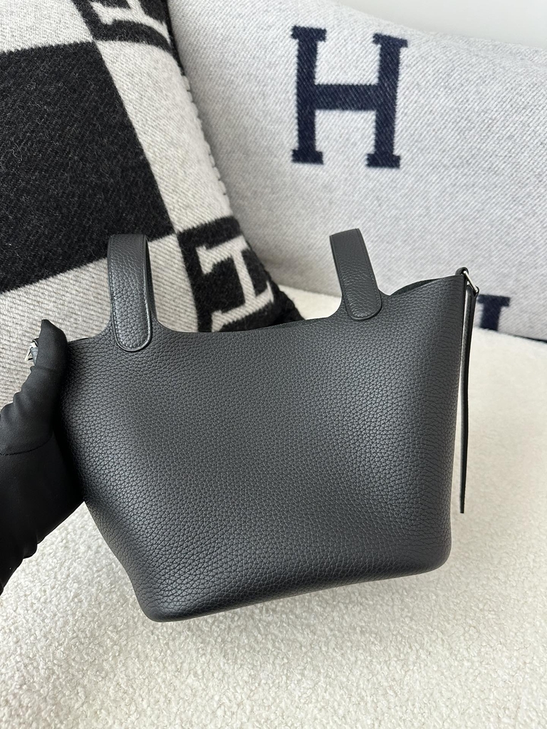 Picotin Lock 18cm in Imported Clemence TC Leather, CK89 Noir Black with Silver Hardware