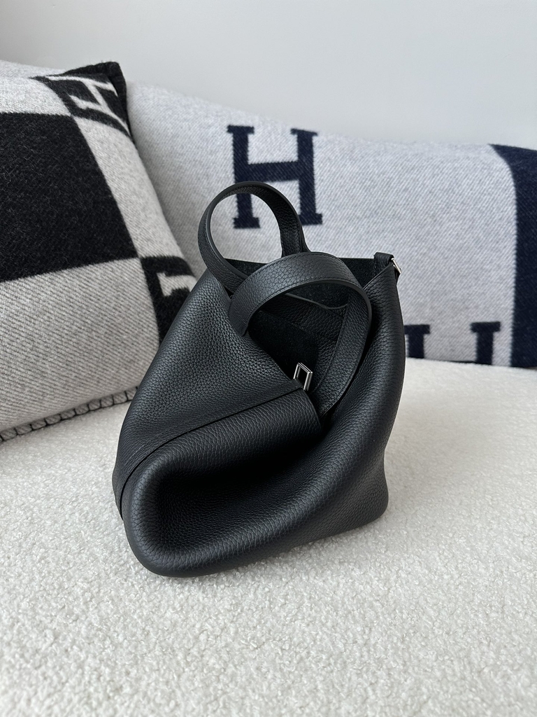 Picotin Lock 18cm in Imported Clemence TC Leather, CK89 Noir Black with Silver Hardware
