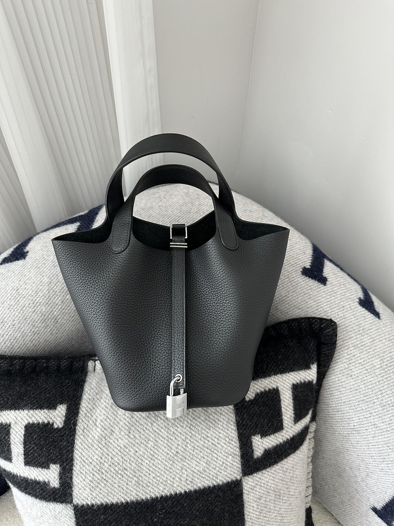Picotin Lock 18cm in Imported Clemence TC Leather, CK89 Noir Black with Silver Hardware