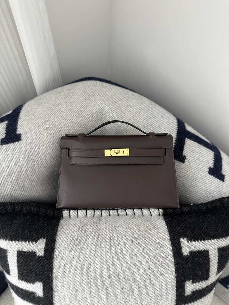 Kelly Pochette 22cm Swift Calfskin Leather CK47 Chocolate Brown Gold Hardware