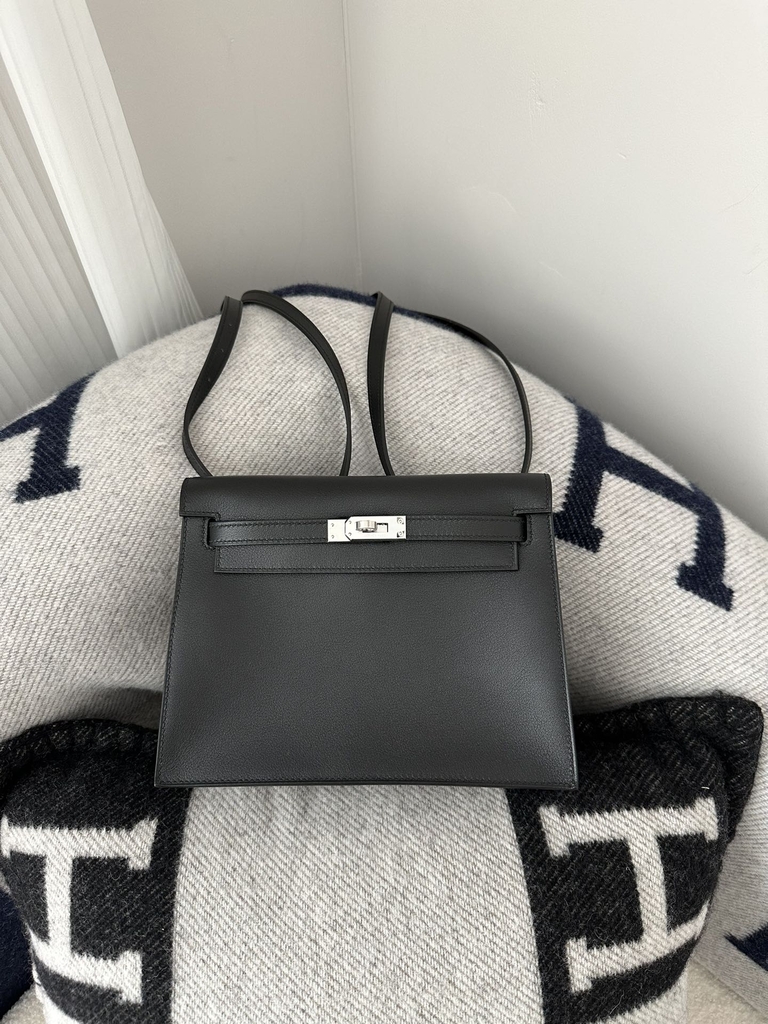 Kelly Danse 22cm Swift Calfskin Leather Black CC89 Noir Silver Hardware