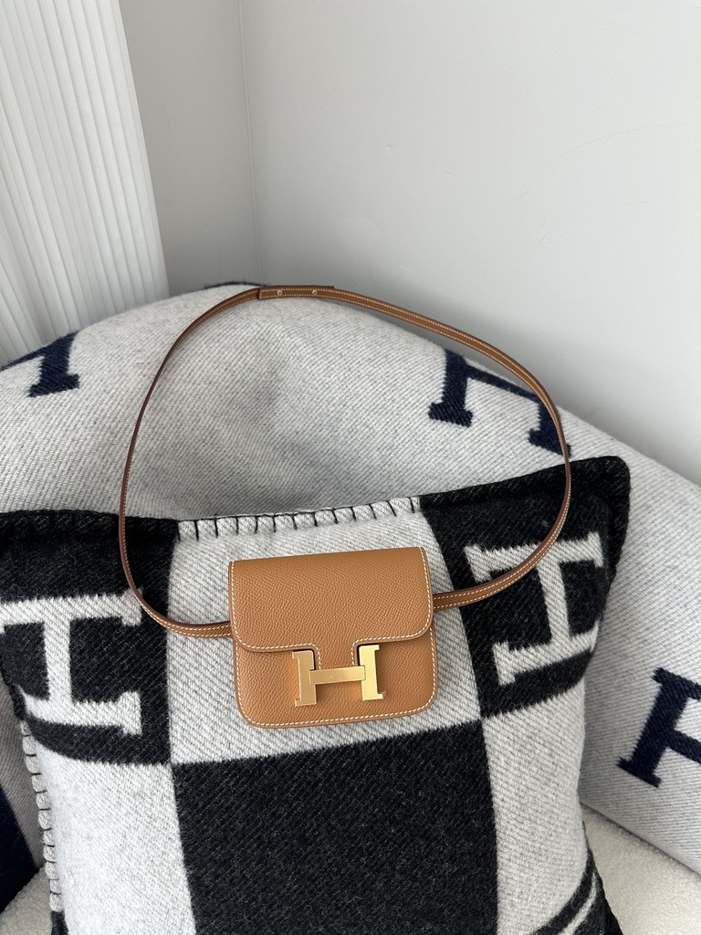 Constance slim epsom  CC37 Gold  gold hardware