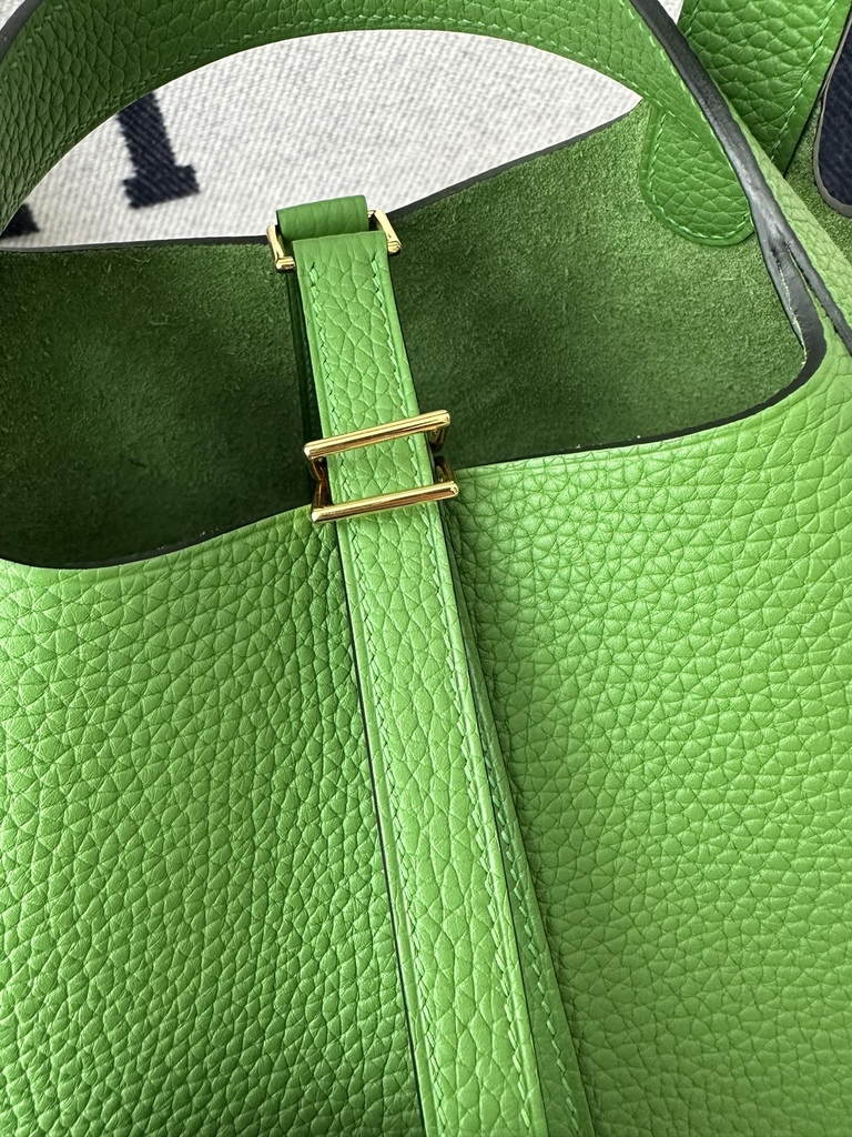Picotin lock 18cm Clemence  A8 Vert yucca Gold hardware