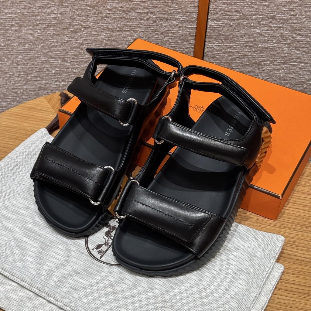 JD-560 - 088 Junior Sandals in Black (Noir) Calfskin with Rubber Outsole