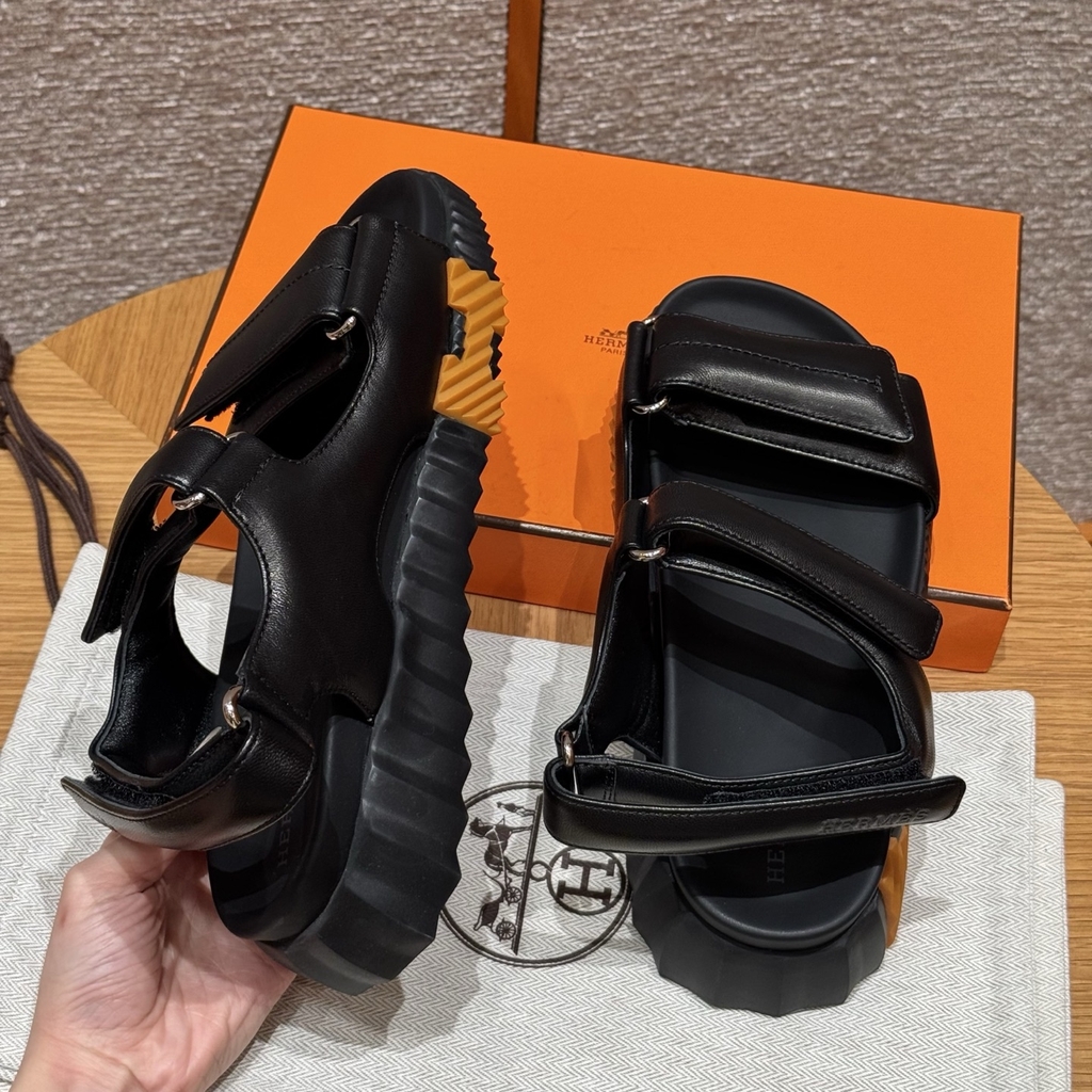 JD-560 - 088 Junior Sandals in Black (Noir) Calfskin with Rubber Outsole