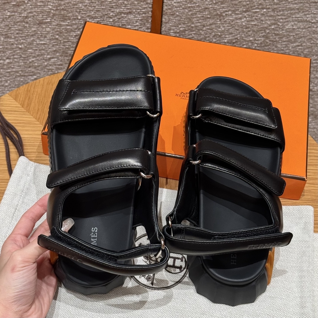 JD-560 - 088 Junior Sandals in Black (Noir) Calfskin with Rubber Outsole