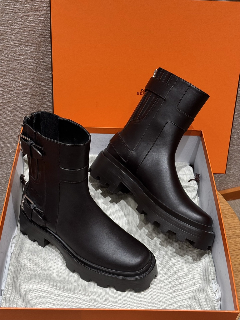 JD 980 Leather Ankle Boots with Rubber Outsole