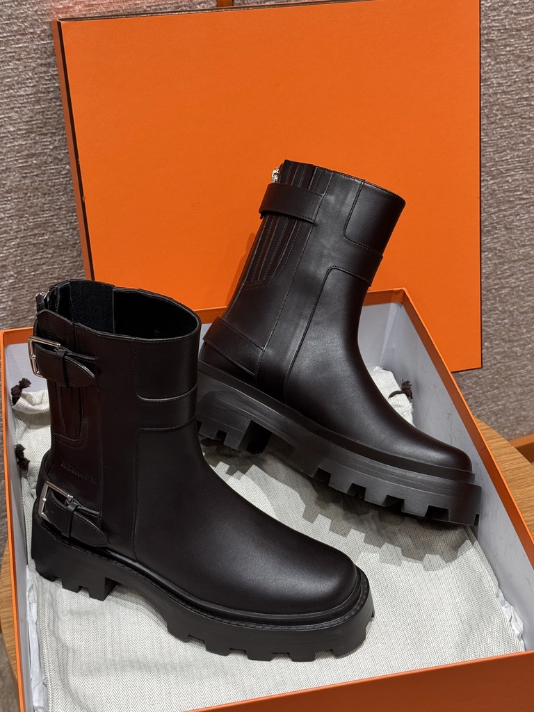 JD 980 Leather Ankle Boots with Rubber Outsole