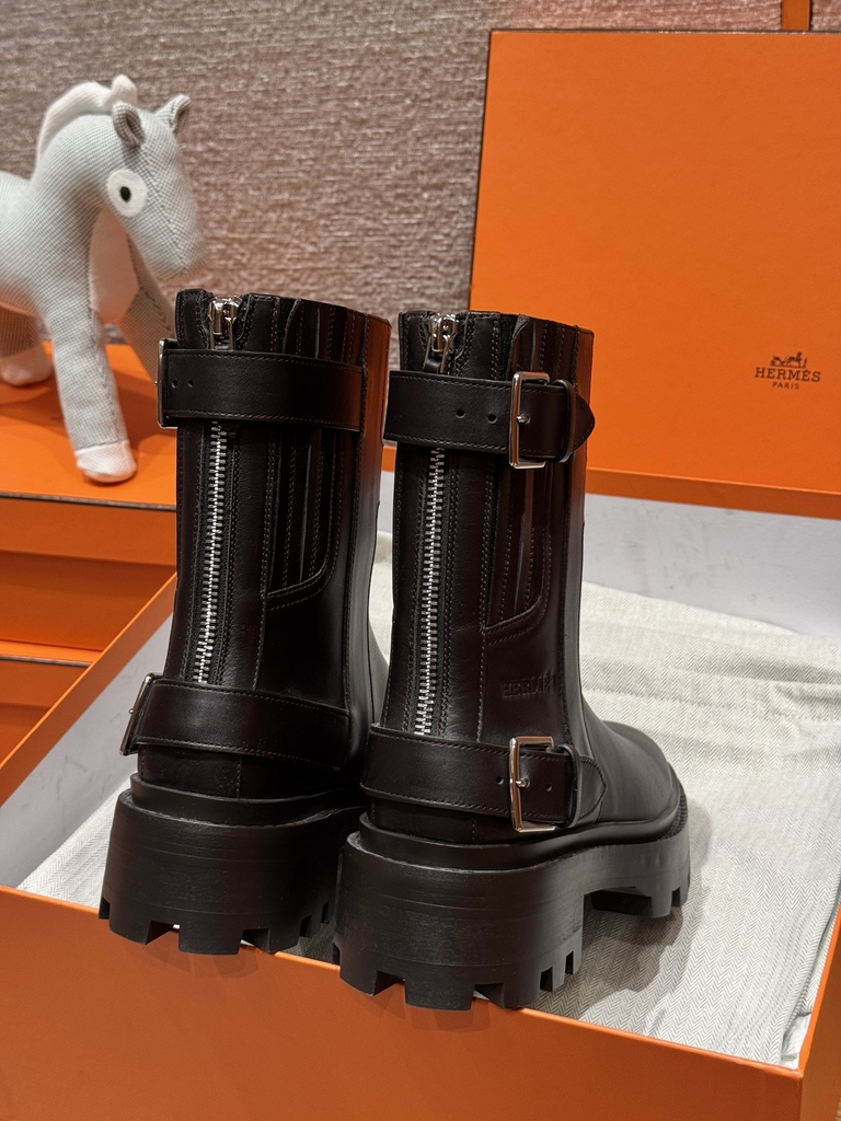 JD 980 Leather Ankle Boots with Rubber Outsole