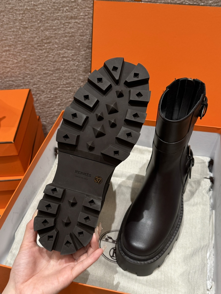 JD 980 Leather Ankle Boots with Rubber Outsole