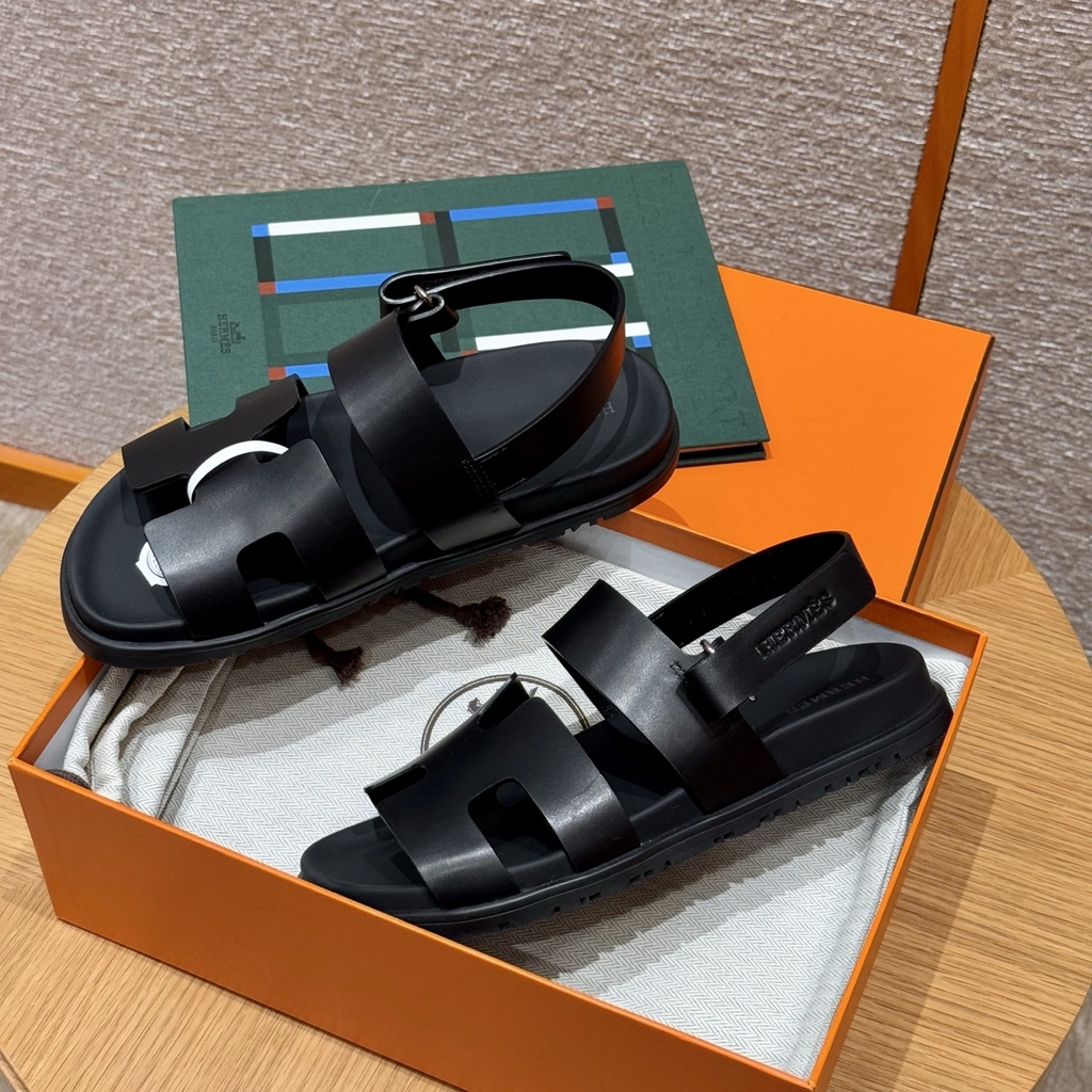 JD-520 226 Genius Women's Sandals in Black Calfskin with Rubber Outsole