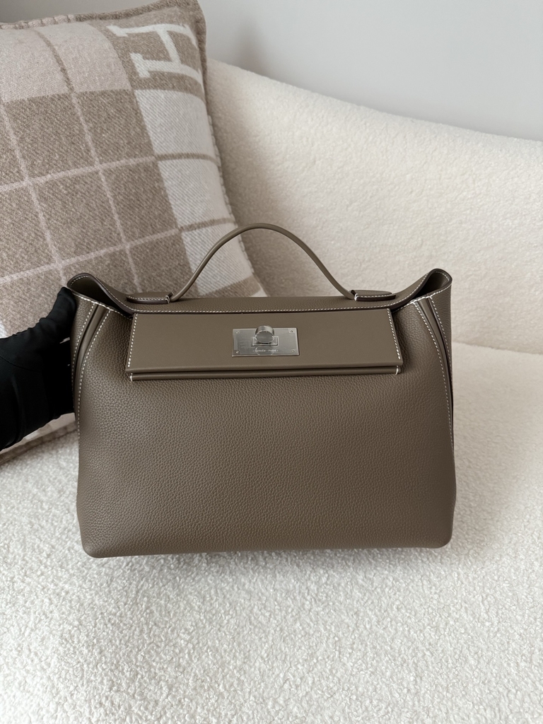Kelly 2424 Togo Swift Leather Handbag