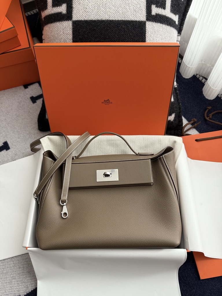 Kelly 2424 Togo Swift Leather Handbag