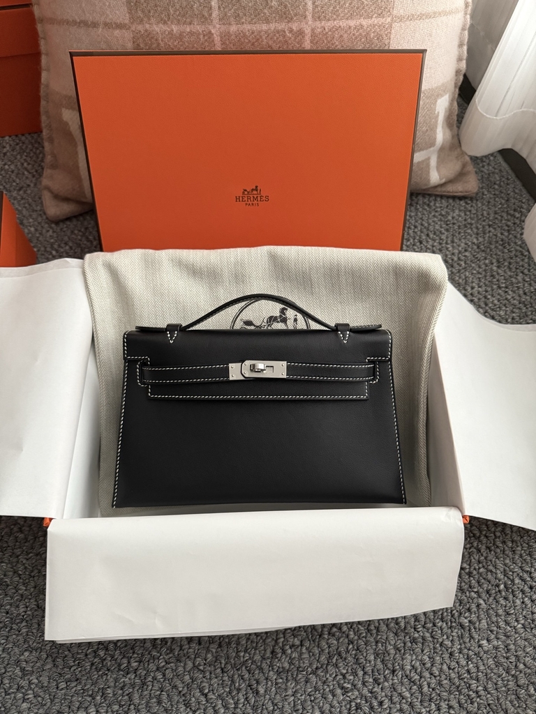 Kelly Pochette 22cm Swift Leather Noir Pearl Grey