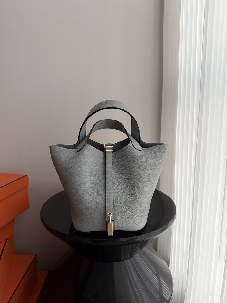 Picotin Lock 18cm Clemence Leather Tote