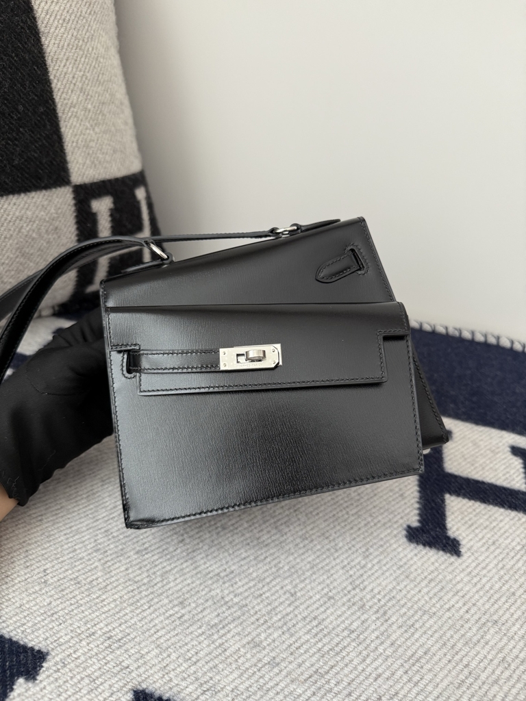 Kelly Desordre 20cm Double-Sided Leather Box - CK89 Noir with Silver Hardware
