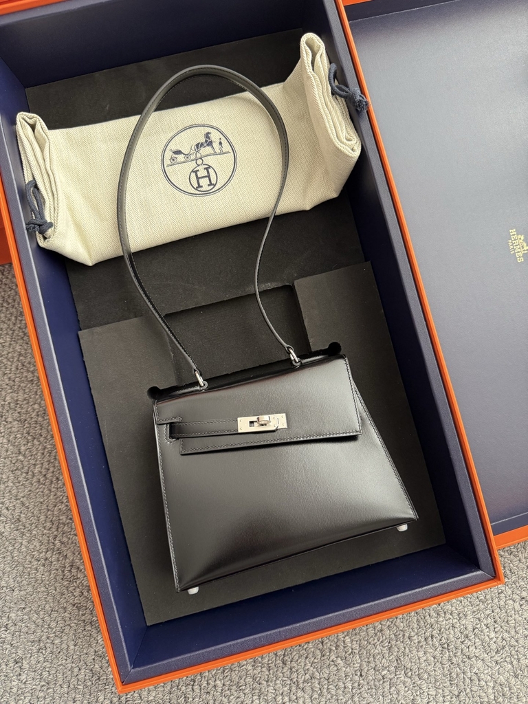 Kelly Desordre 20cm Double-Sided Leather Box - CK89 Noir with Silver Hardware