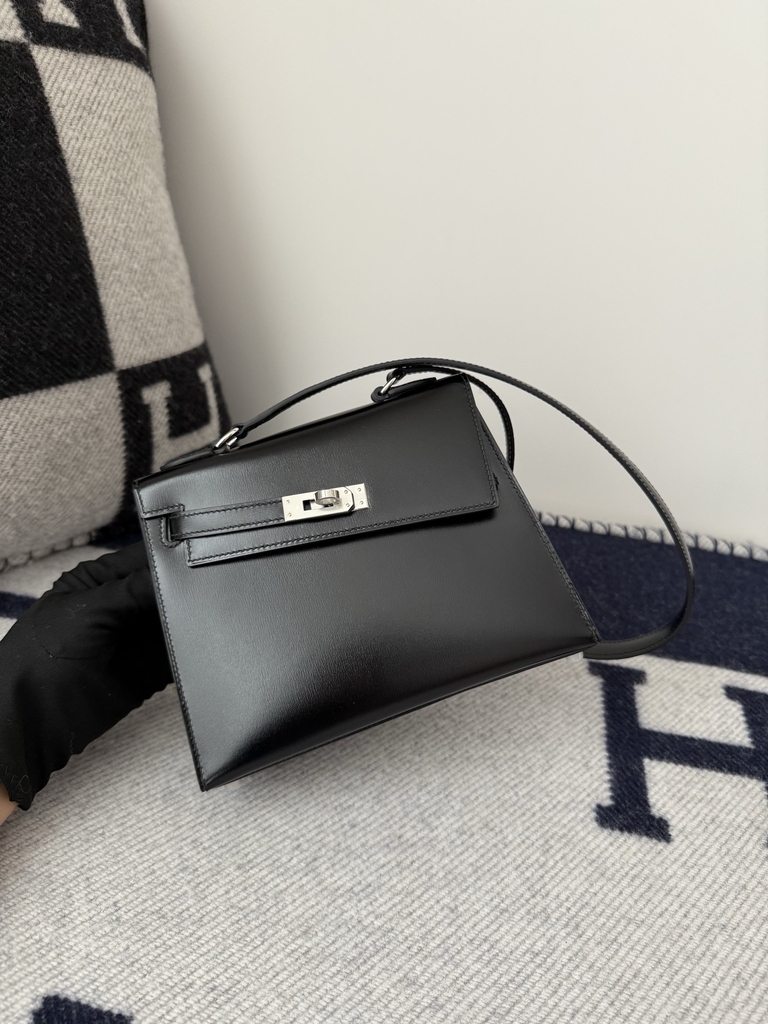 Kelly Desordre 20cm Double-Sided Leather Box - CK89 Noir with Silver Hardware