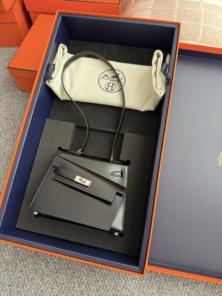 Kelly Desordre 20cm Double-Sided Leather Box - CK89 Noir with Silver Hardware
