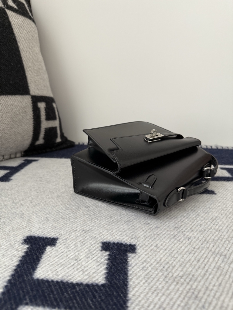Kelly Desordre 20cm Double-Sided Leather Box - CK89 Noir with Silver Hardware