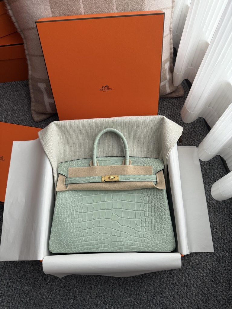 Birkin 25cm Matte Porosus Crocodile - HCP Water Dyed Vert Deau with Gold Hardware