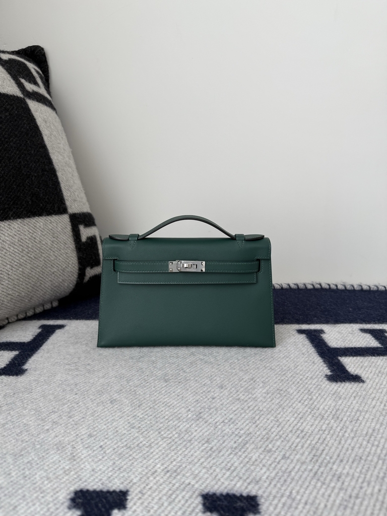 Kelly Pochette 22cm Green Swift Leather with Silver Hardware