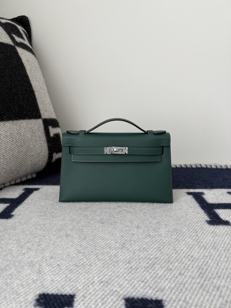 Kelly Pochette 22cm Green Swift Leather with Silver Hardware