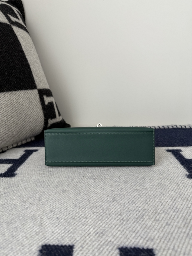 Kelly Pochette 22cm Green Swift Leather with Silver Hardware