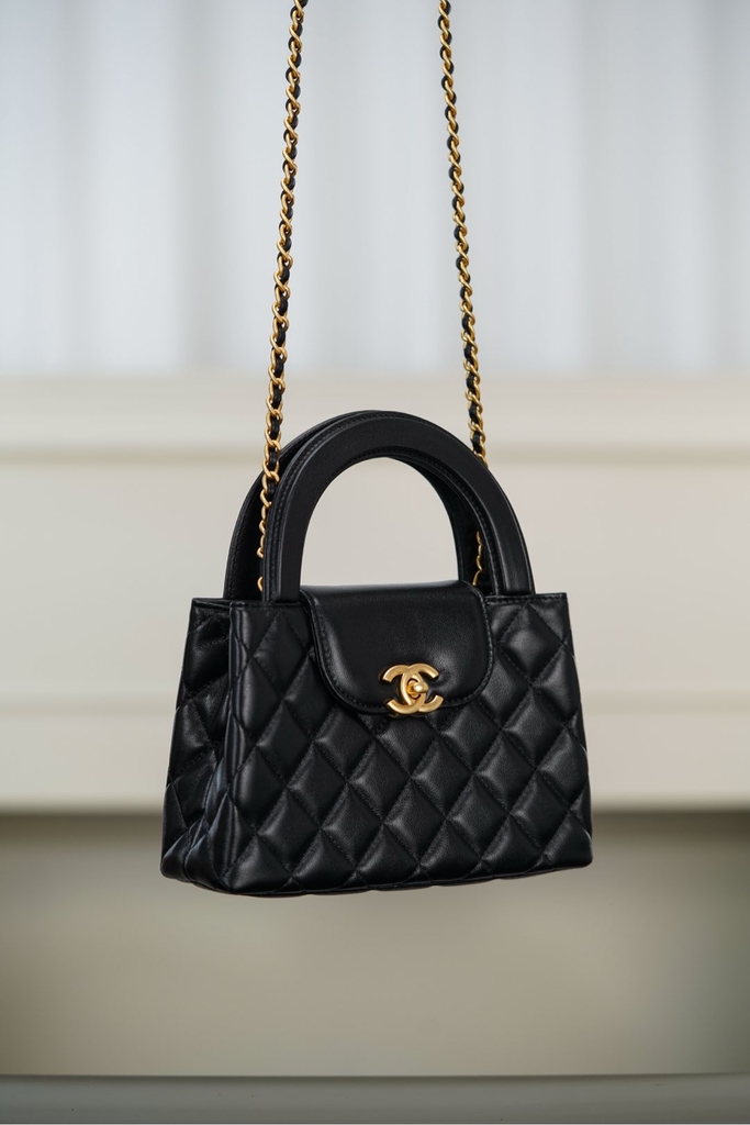 Chanel 25A Large Black Gold Lambskin Handbag