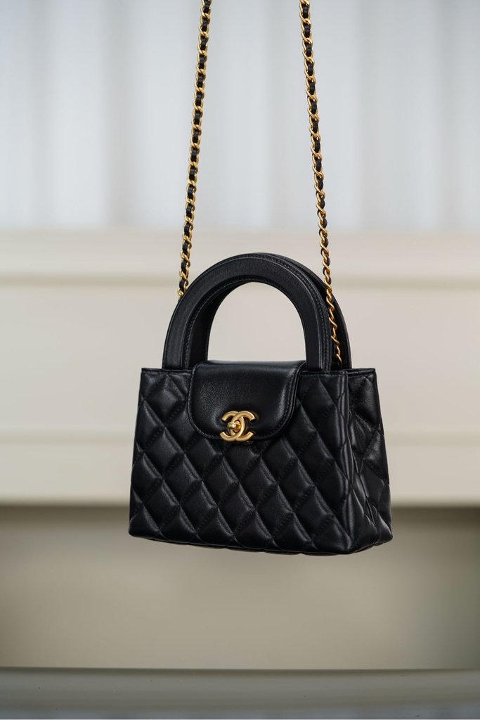 Chanel 25A Large Black Gold Lambskin Handbag