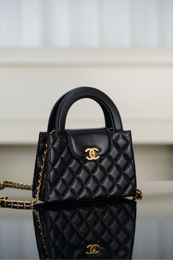 Chanel 25A Large Black Gold Lambskin Handbag