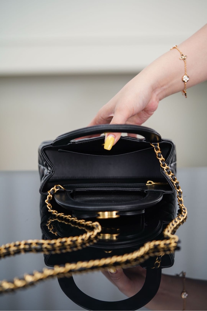 Chanel 25A Large Black Gold Lambskin Handbag