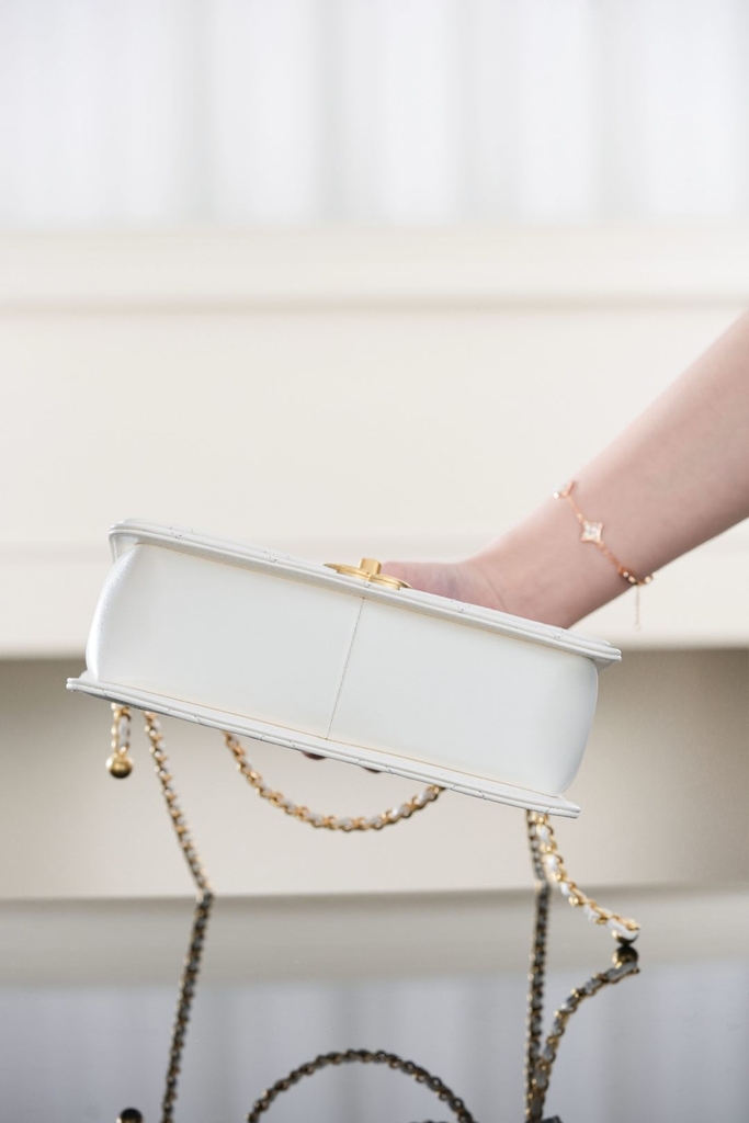 Channel 25s Original Calfskin White Double Gold Ball 22cm