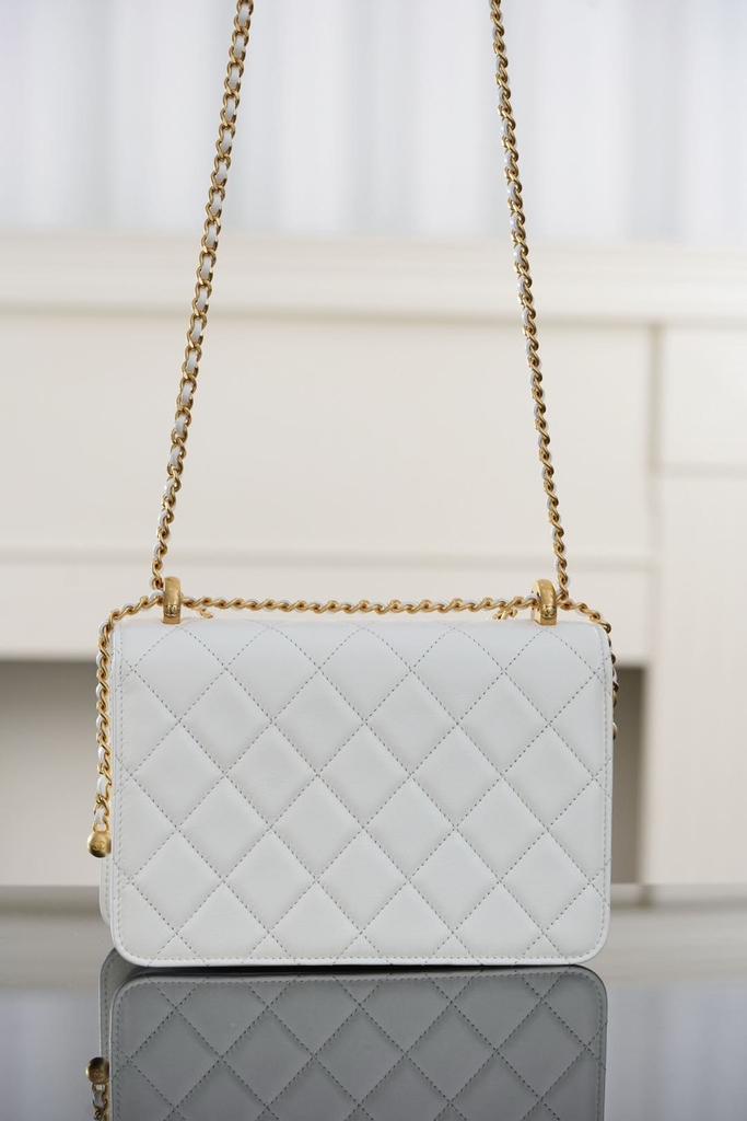 Channel 25s Original Calfskin White Double Gold Ball 22cm