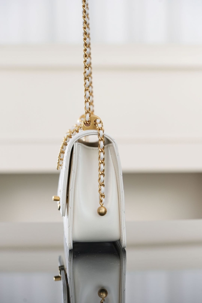 Channel 25s Original Calfskin White Double Gold Ball 22cm