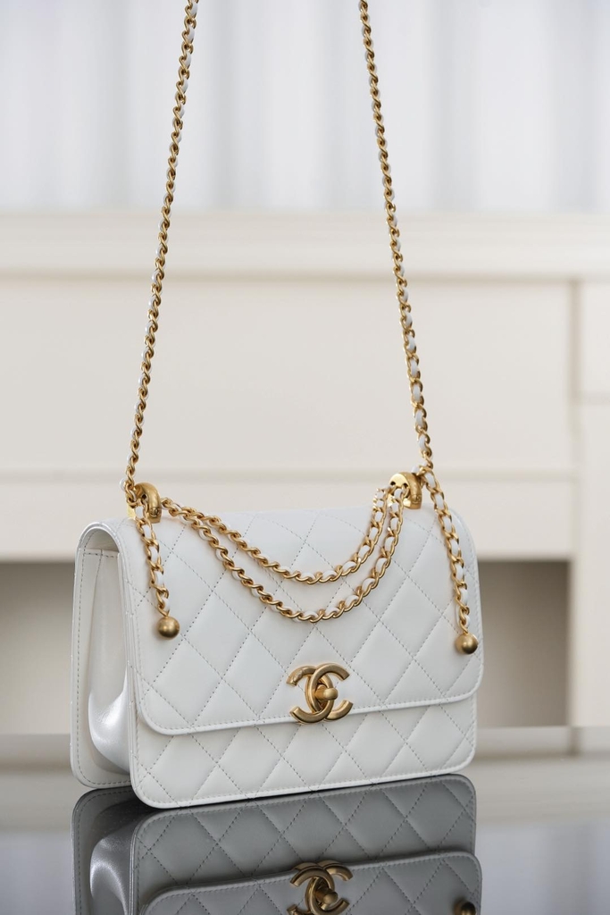 Channel 25s Original Calfskin White Double Gold Ball 22cm