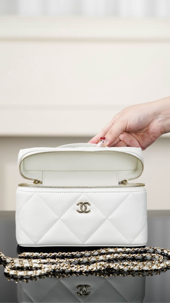 Chanel 25k Diamond Pattern Leather LP Box Bag