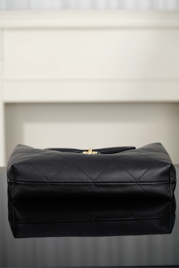 Chanel 25k Hobo Bag Classic Black Gold