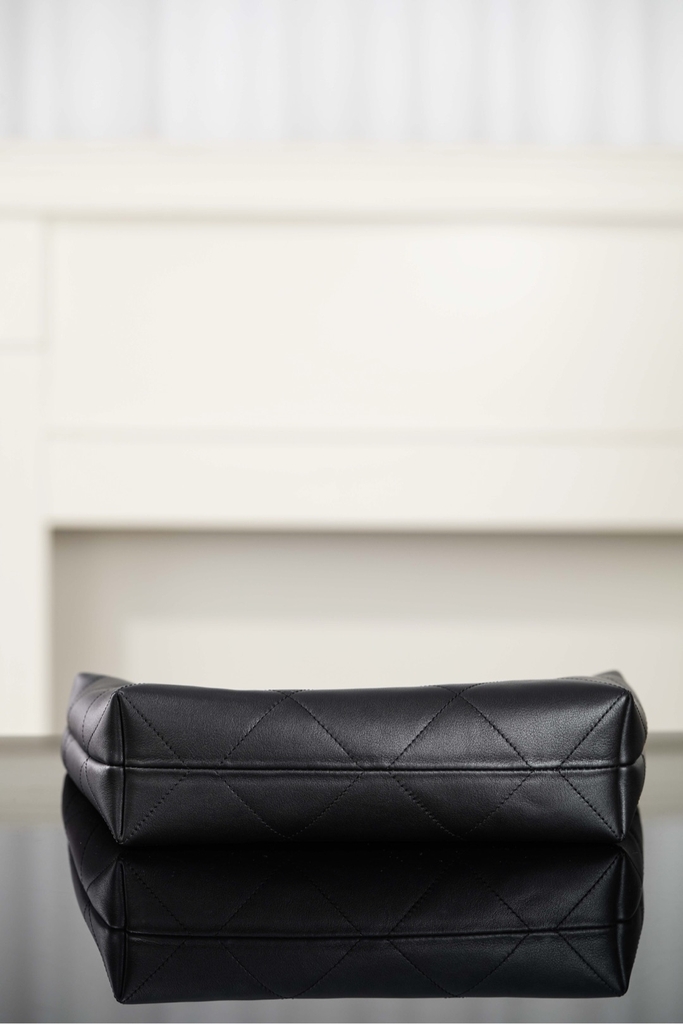 Chanel 25k Vintage Hobo Bag with Chunky Chain