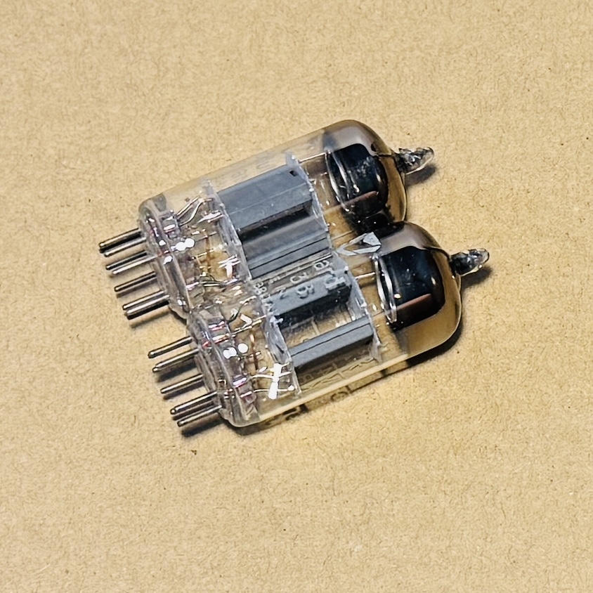 1Pair Mullard KB/D M8136 CV4003 ECC82 Box Plate 12AU7 Valve 1Pair Mullard KB/D M8136 CV4003 ECC82 Box Plate 12AU7 Valve