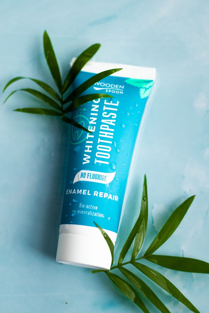 Kem đánh răng tái khoáng và làm trắng hữu cơ Wooden Spoon 75ml