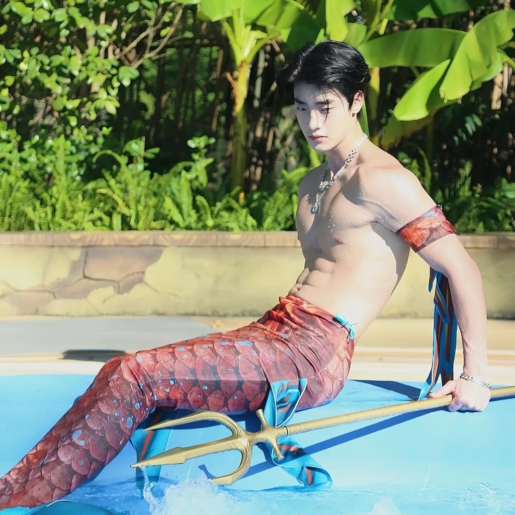 Đuôi Chàng Người Cá Rồng San Hô