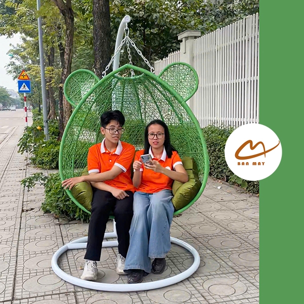 Xích Đu Mây Nhựa Tai Gấu Bản Lớn – Thiết Kế Nhận Diện Cho Không Gian Hiện Đại