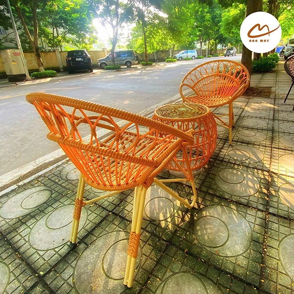 Bàn Ghế Ban Công Ngoài Trời Đuôi Công – Cảm Hứng Thiết Kế Thanh Thoát Cho Góc Ngồi Hai Người