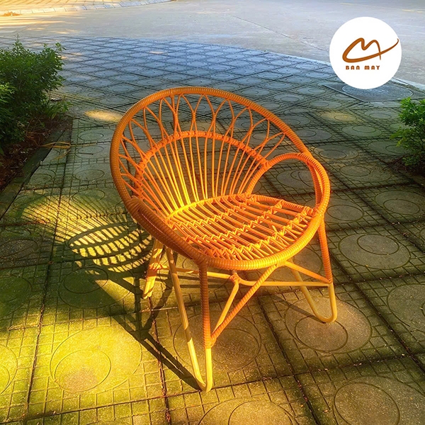 Bàn Ghế Ban Công Ngoài Trời Đuôi Công – Cảm Hứng Thiết Kế Thanh Thoát Cho Góc Ngồi Hai Người