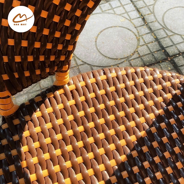 Bàn ghế ngoài trời, bàn ghế mây nhựa khung thép nội thất Bản Mây thiết kế dáng chân quỳ sang trọng, decor ban công sân vườn