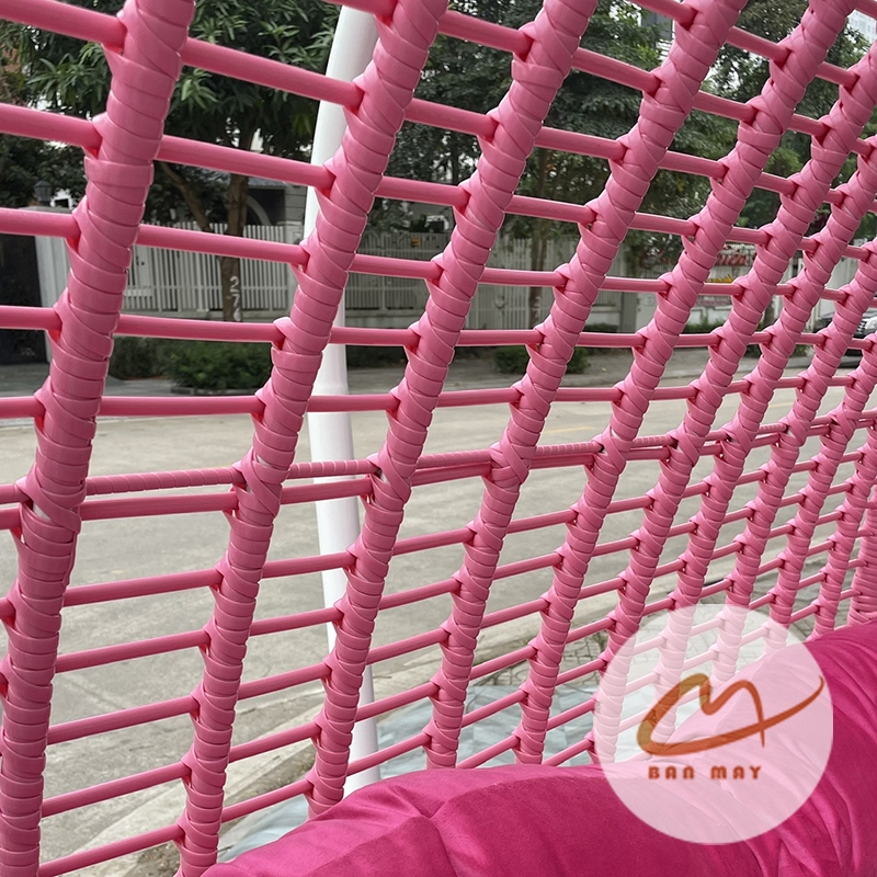 Ghế Xích Đu Lưng Vòm Hồng – Khi Không Gian Sống Trở Thành Tuyên Ngôn Cá Tính