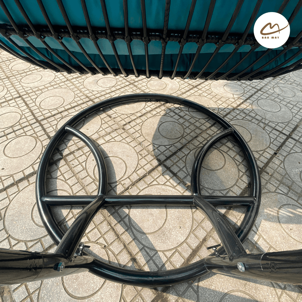 Xích Đu Sân Vườn Bán Nguyệt Cần Kép – Không Gian Tụ Họp 3 Người Vững Chãi