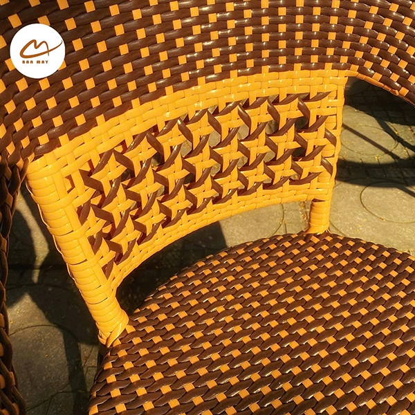 Bàn ghế ngoài trời, bàn ghế mây nhựa khung thép nội thất Bản Mây thiết kế dáng chân quỳ sang trọng, decor ban công sân vườn