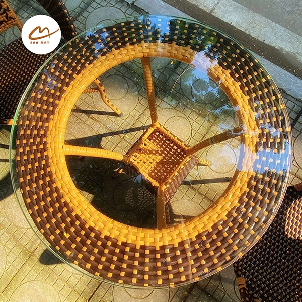Bàn ghế ngoài trời, bàn ghế mây nhựa khung thép nội thất Bản Mây thiết kế dáng chân quỳ sang trọng, decor ban công sân vườn